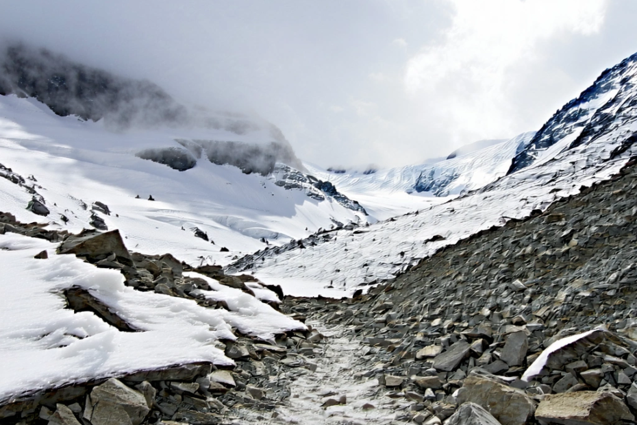 Tragédie en montagne : un effondrement glaciaire dévastateur en Russie